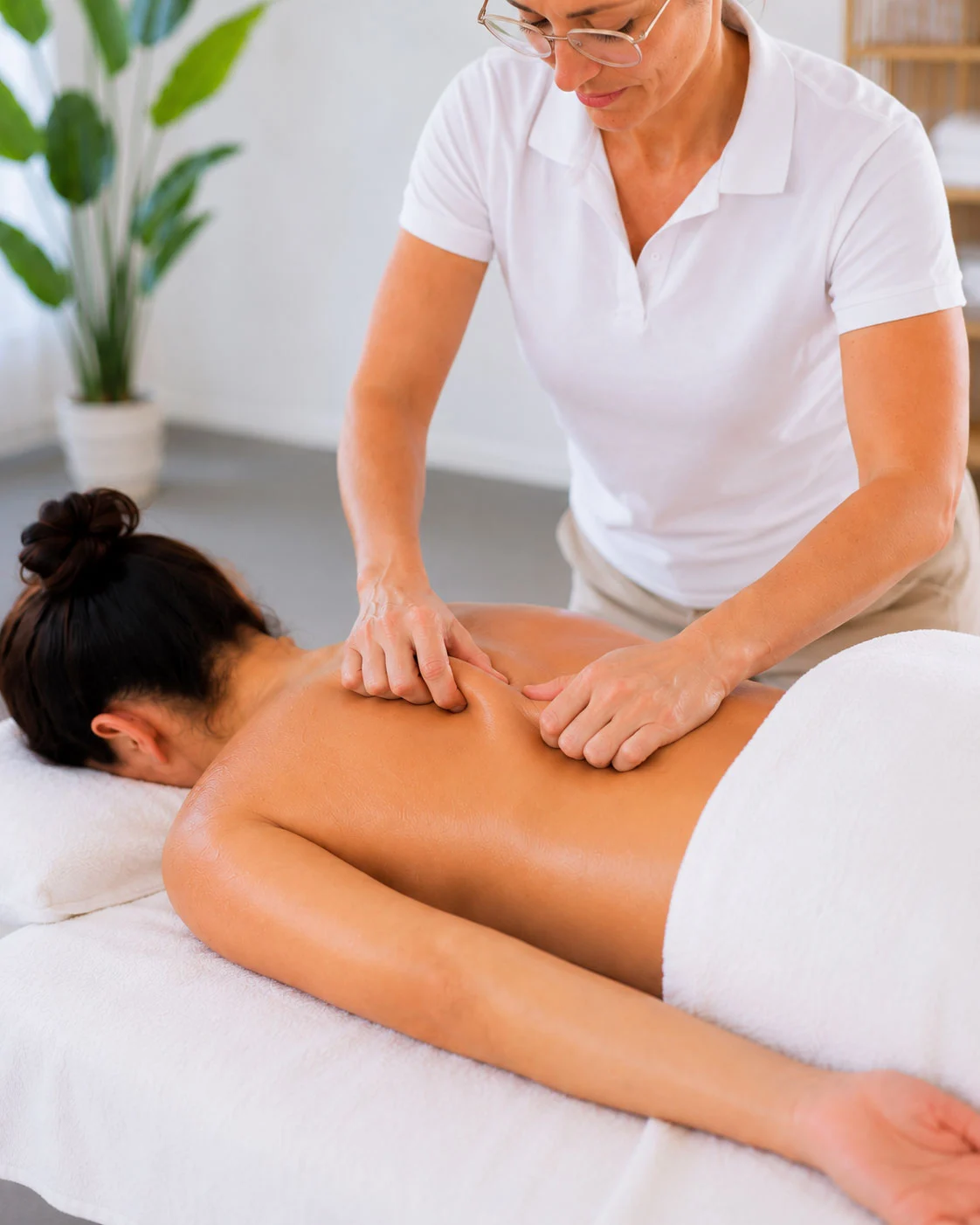 Bindegewebsmassage im Massage Zentrum Münchenstein in Basel